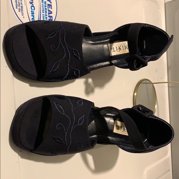 Dress heels - Picture 1 of 2